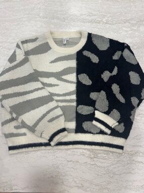 Elan Black, White & Gray Animal Print Block Crewneck Sweater